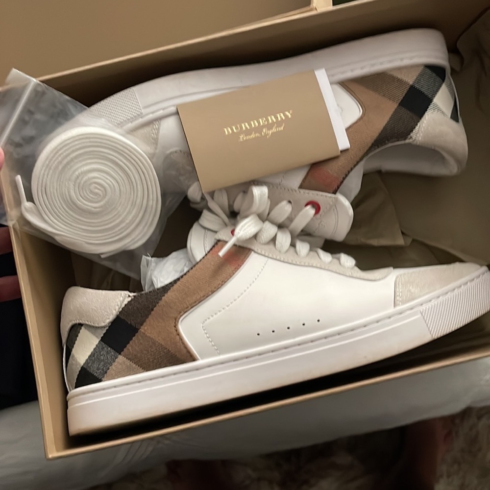 Burberry Sneaker size 6 UK 8.5 US